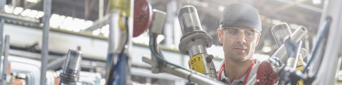 Engineer working with Shell Lubricants