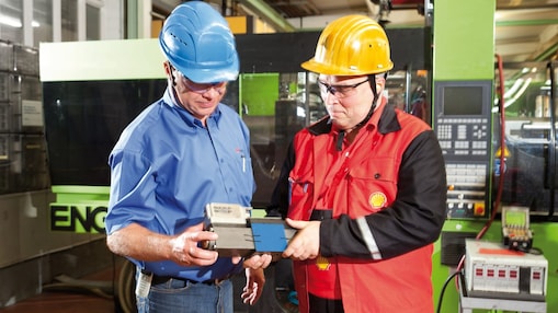 workers talking on site