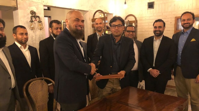 Zubair Shaikh General Manager, Shell Lubricants (right) and Naveed Sultan, CEO Burque Corporation (left) present at the signing ceremony