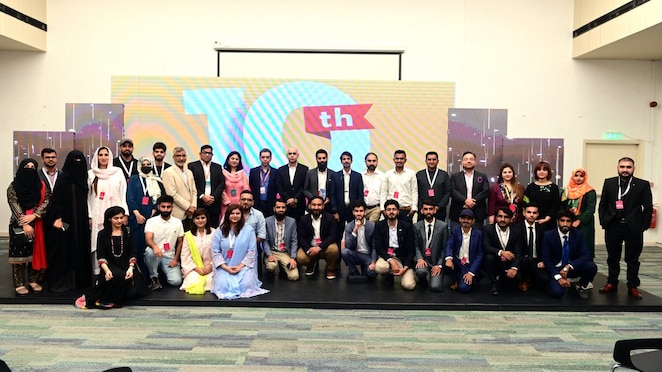 In this picture, Shell Pakistan CEO and MD Waqar Siddiqui, the leadership team and the finalists