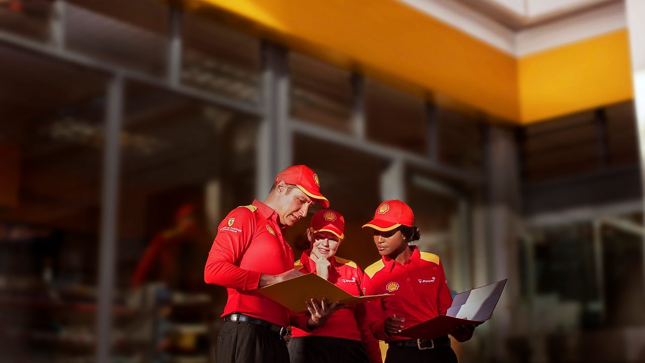3 Shell employees discussing